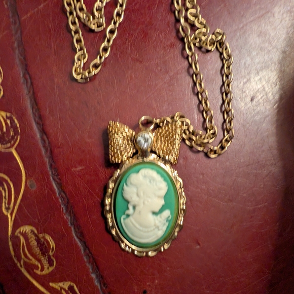 Elegant Gold and Green Cameo Pendant Necklace,All Products : American Fashion Style Bags On Sale